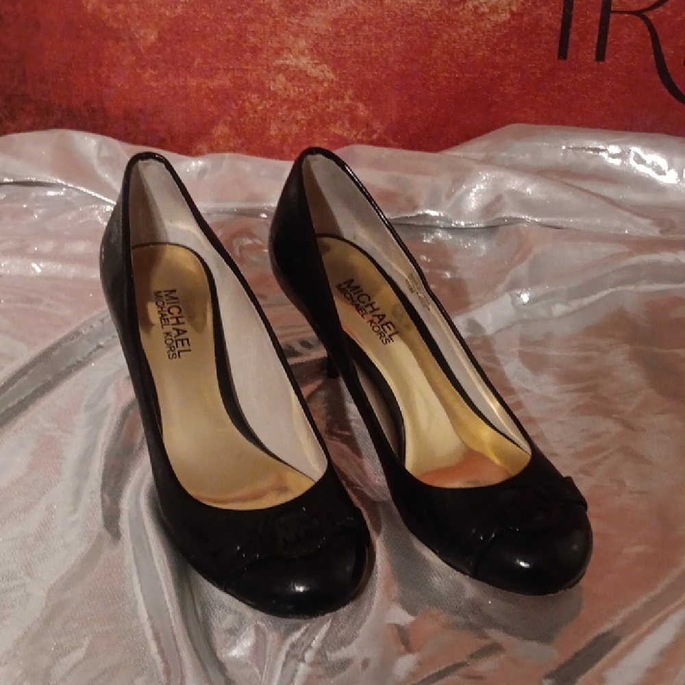 Michael Kors dressy heel shoe size 6.5M black
